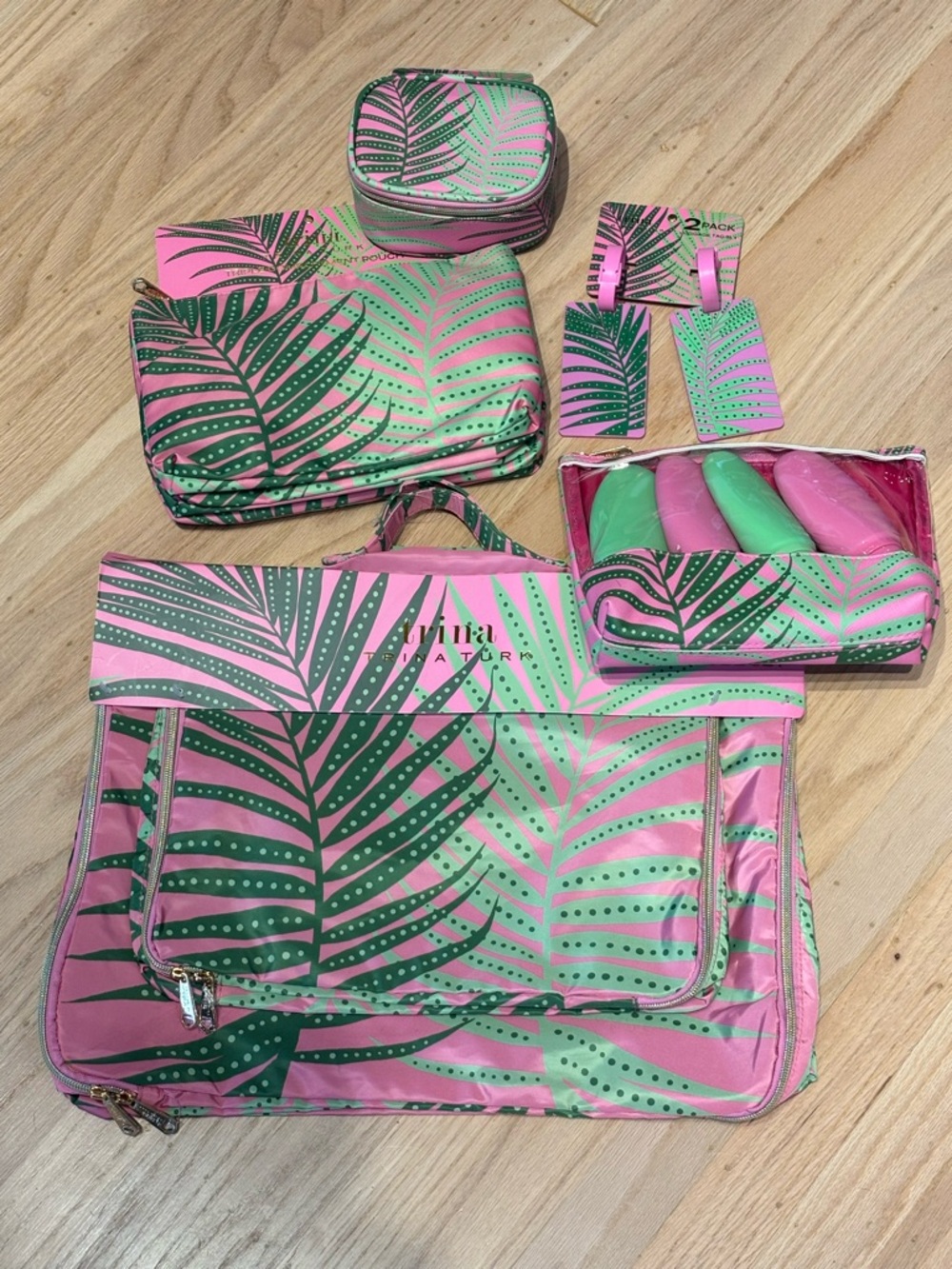 NWT Trina Turk Tropical Pink and Green Leaf Print Bag Set of 5
